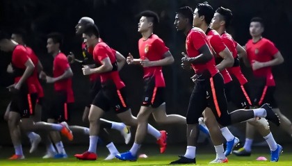 当年是什么原因将庞大的中国恒大集团压倒的？