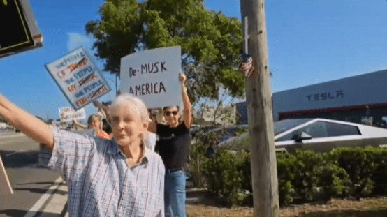 卖车卖股票！#Tesla Takedown#全球抗议爆发，FBI组建特别工作组