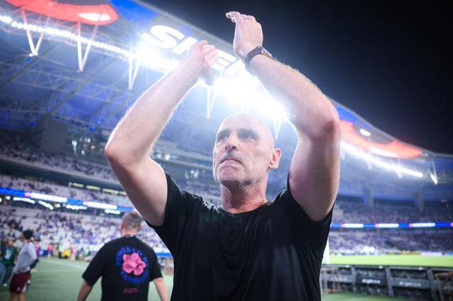 观察:当无脑进攻变身实惠足球,穆斯卡特展现战术大师功力,海港夺冠还有戏?