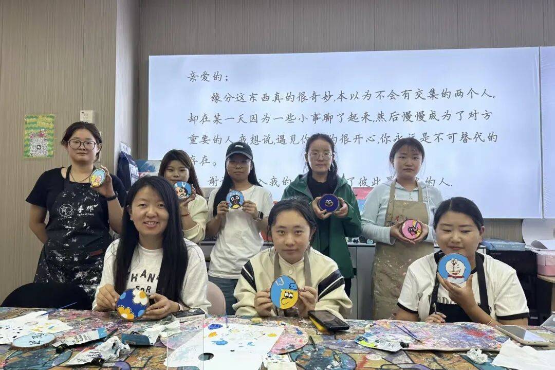 【北·青|动态】木盘绘彩 妙笔生花