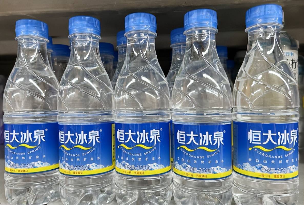 当年是什么原因将庞大的中国恒大集团压倒的?