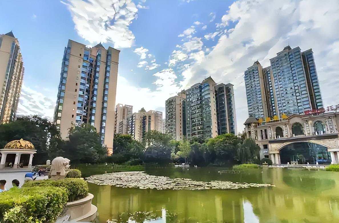 当年是什么原因将庞大的中国恒大集团压倒的?