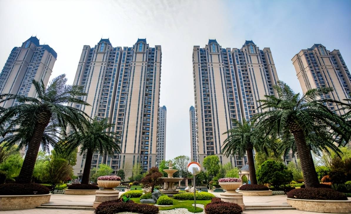 当年是什么原因将庞大的中国恒大集团压倒的?